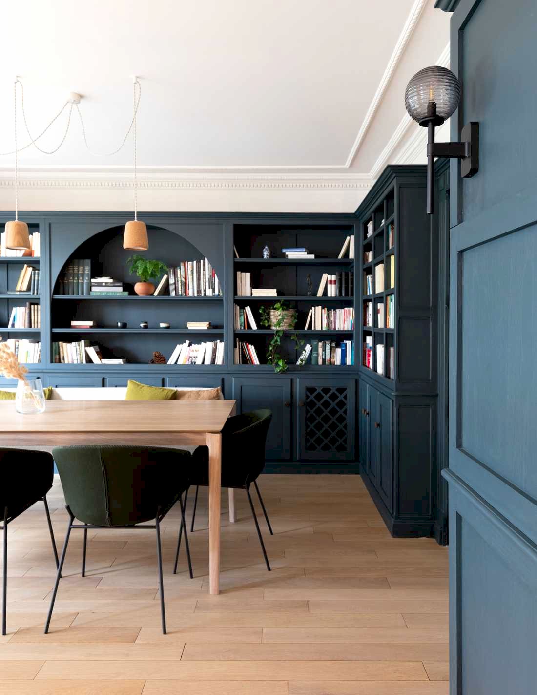 Relooking déco de la salle à manger d'un appartement à Paris 