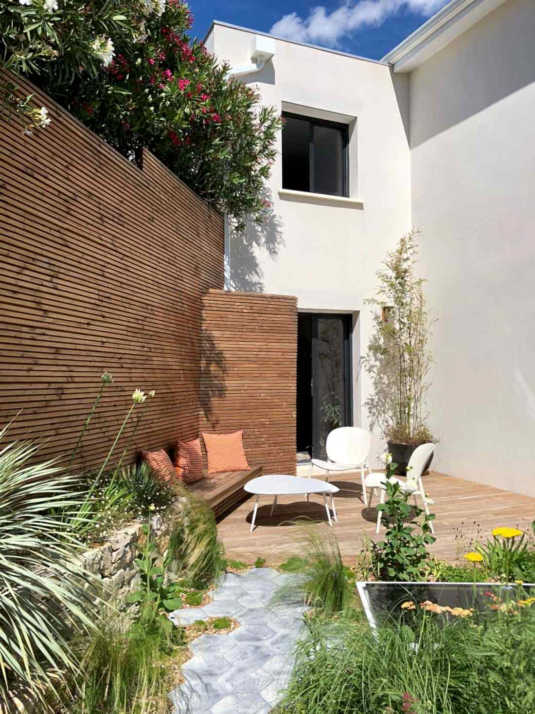 Terrasse avec bardage bois à l'horizontale