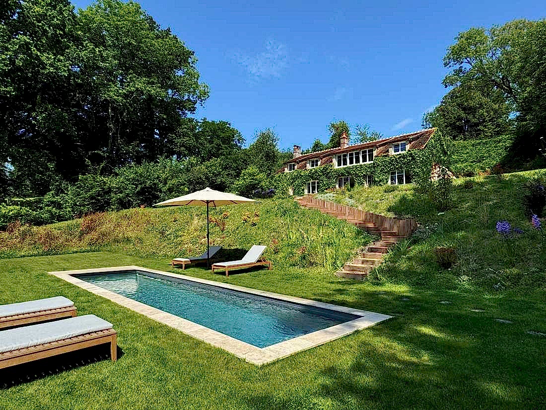 Paysagisme autour d'une piscine dans le Perche