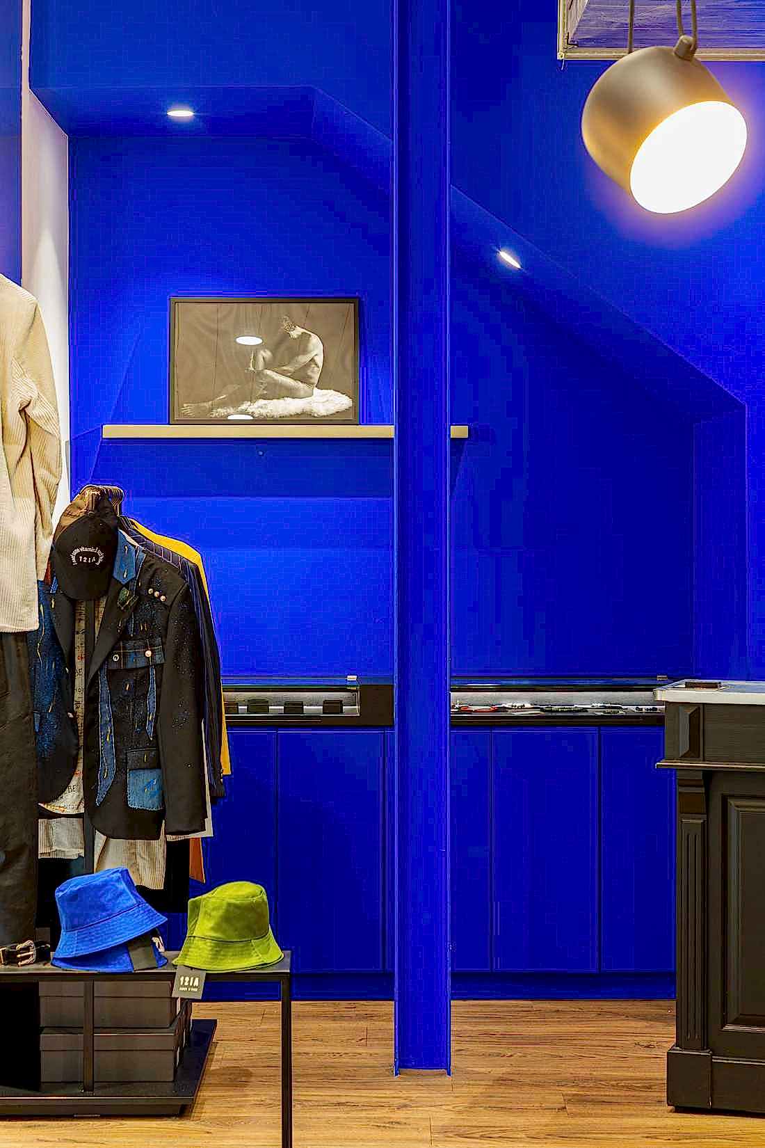 Décoration interieure d'une boutique de prêt-à-porter