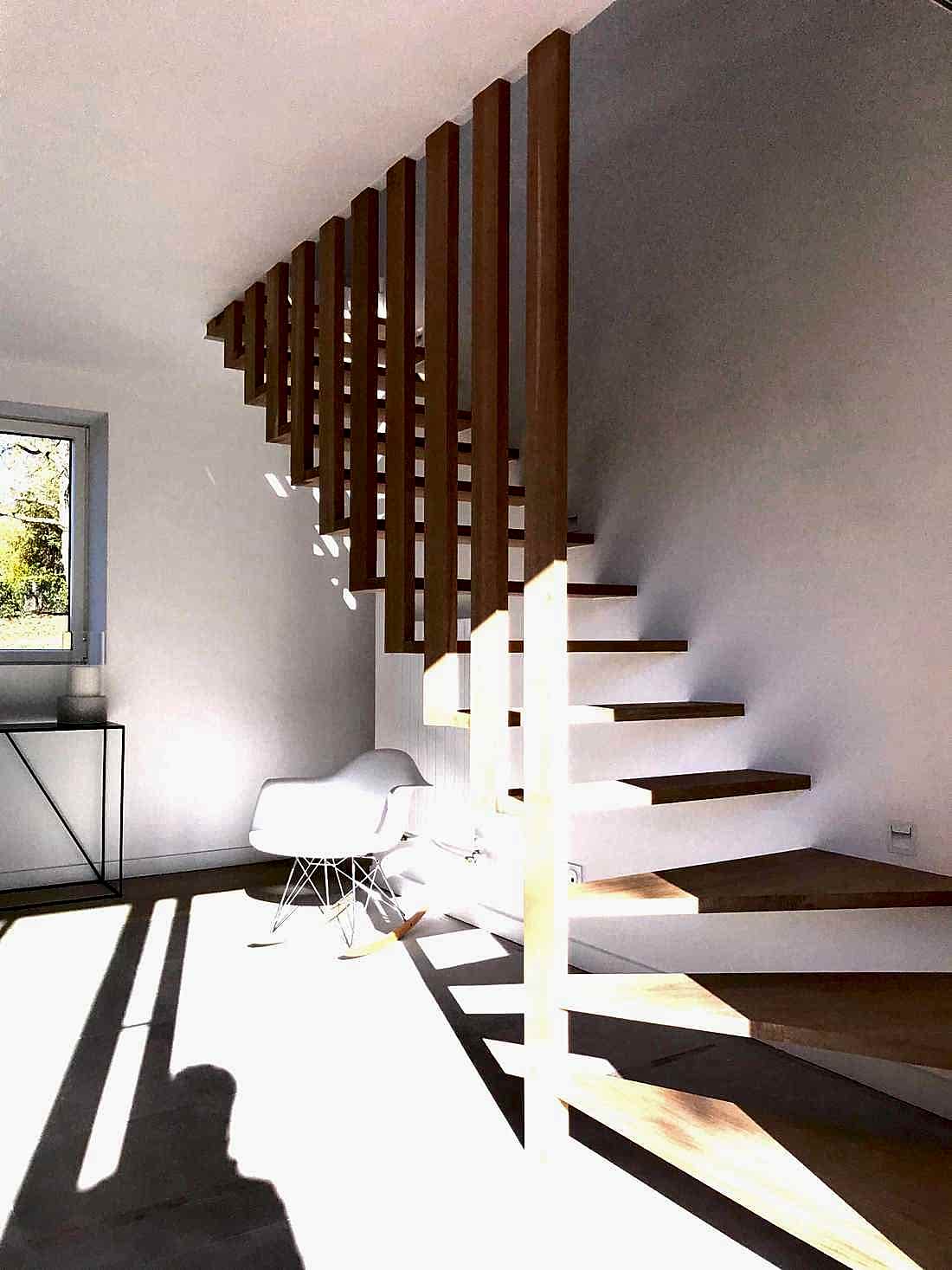 Escalier aménagé par un architecte d'interieur dans un corps de ferme