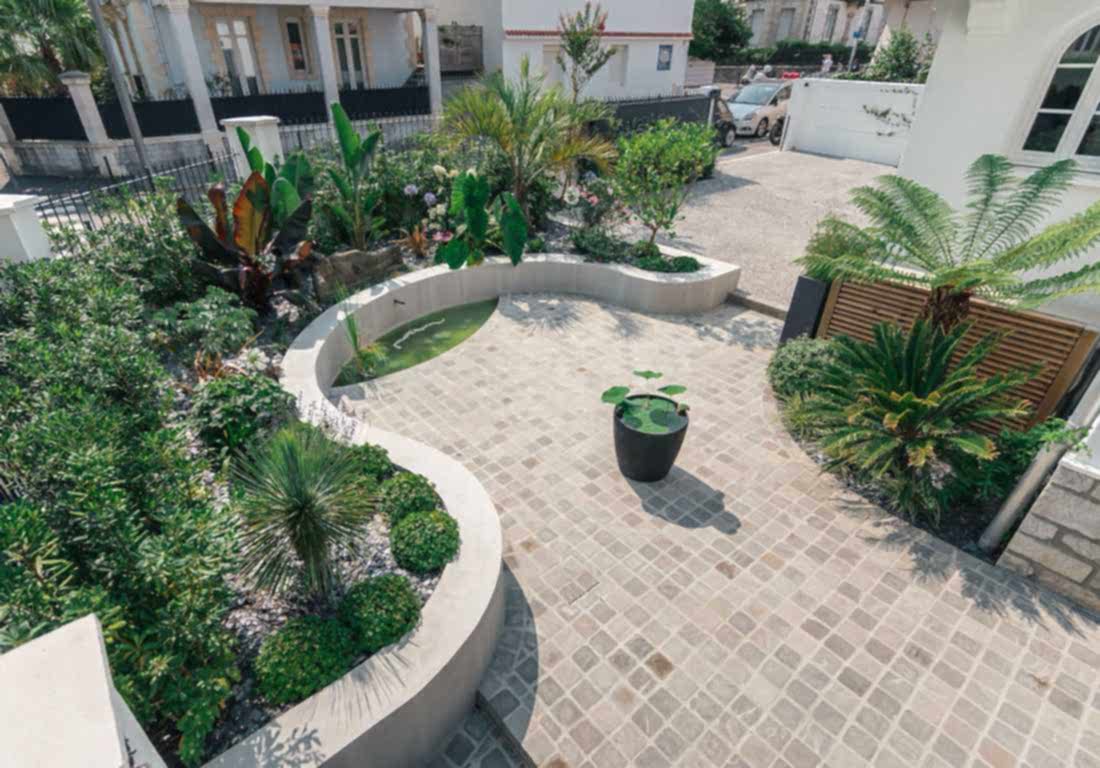 Aménagement d'un jardin d'une villa - espace de verdure
