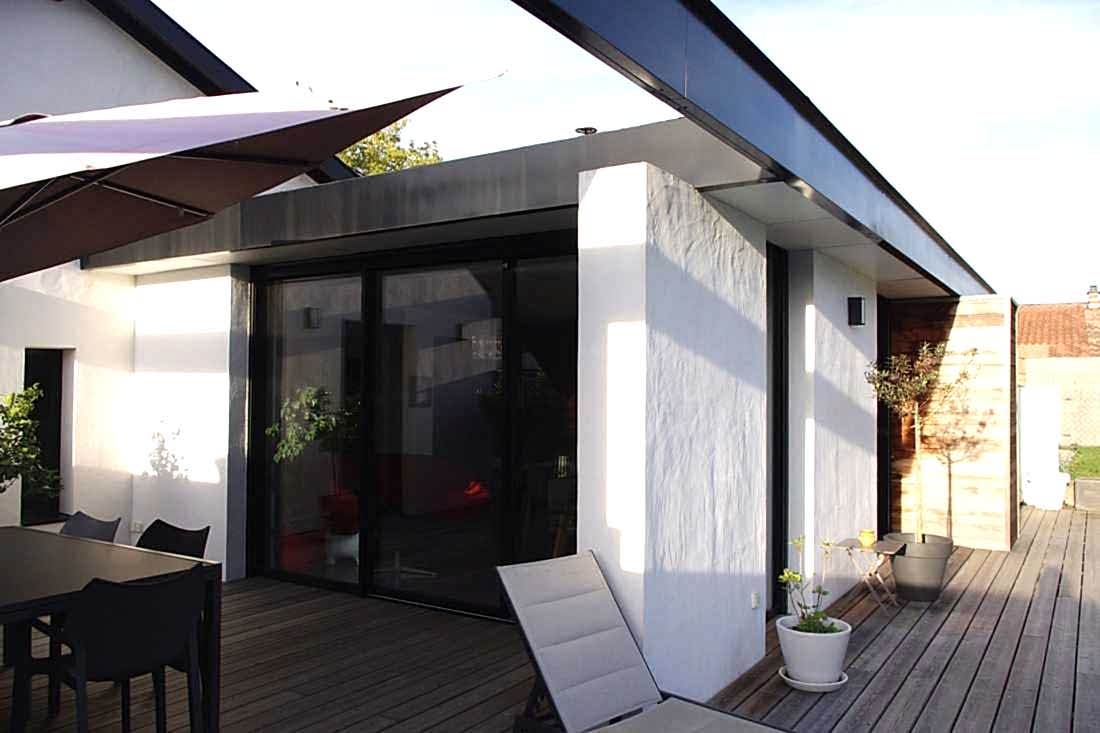 Aménagement extérieur de la maison après agrandissement par un architecte d'intérieur