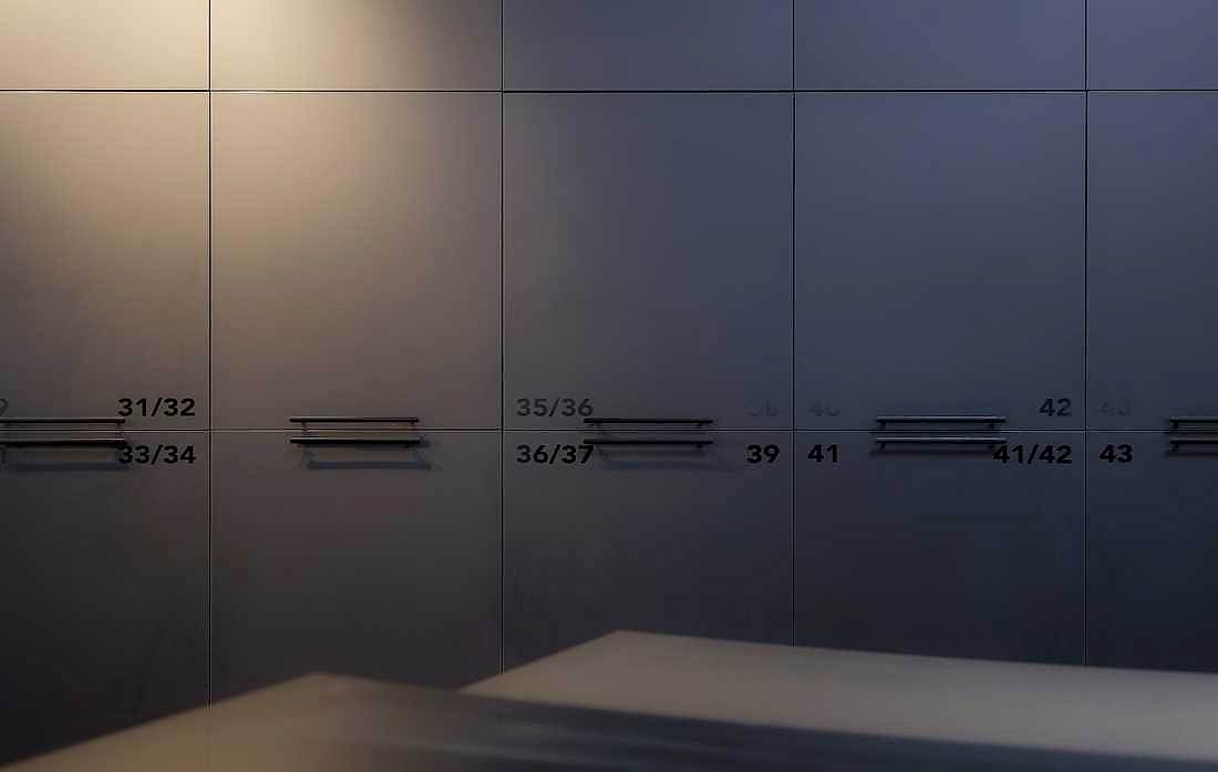 Casiers dans les vestiaires du complexe de loisirs