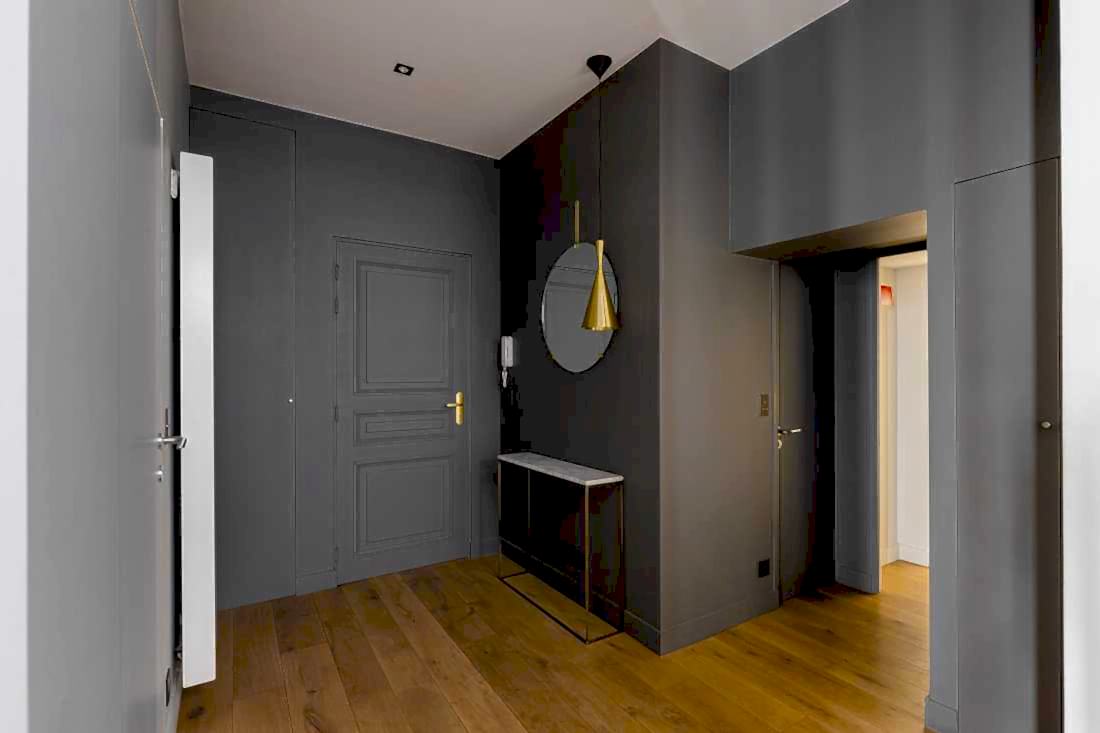 Entrée de l'appartement après le rassemblement de 2 studios