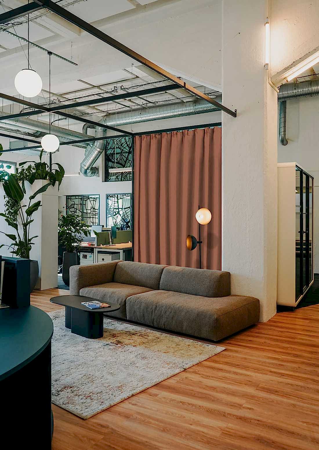Travaux d'aménagement des locaux d'une entreprise par un architecte