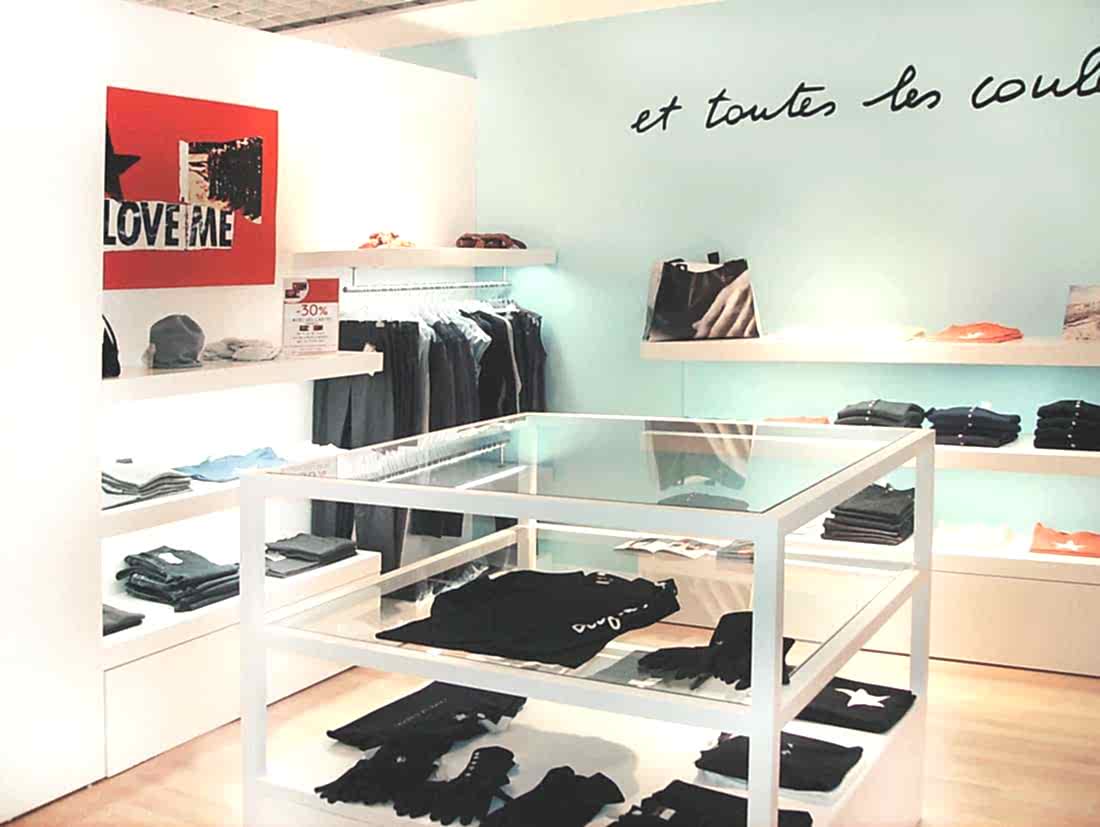 Architecture commerciale d'une boutique Agnes B
