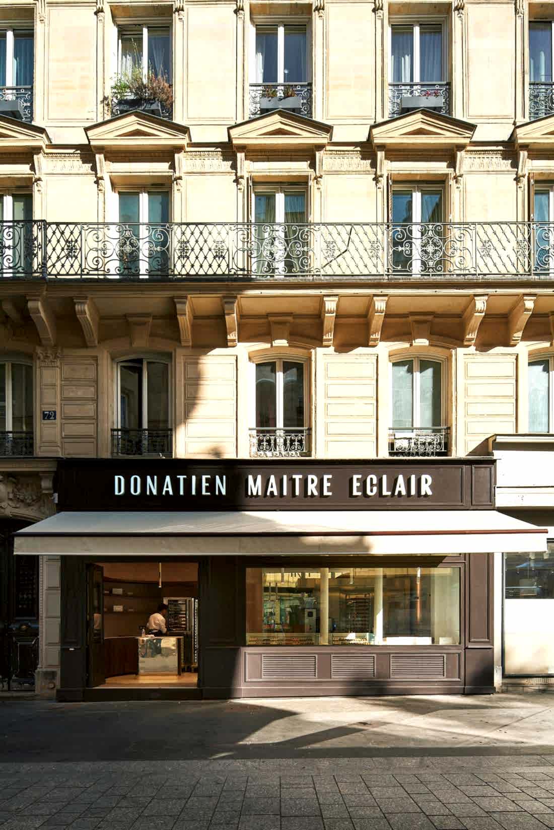 Devanture de la pâtisserie après les travaux d'aménagement