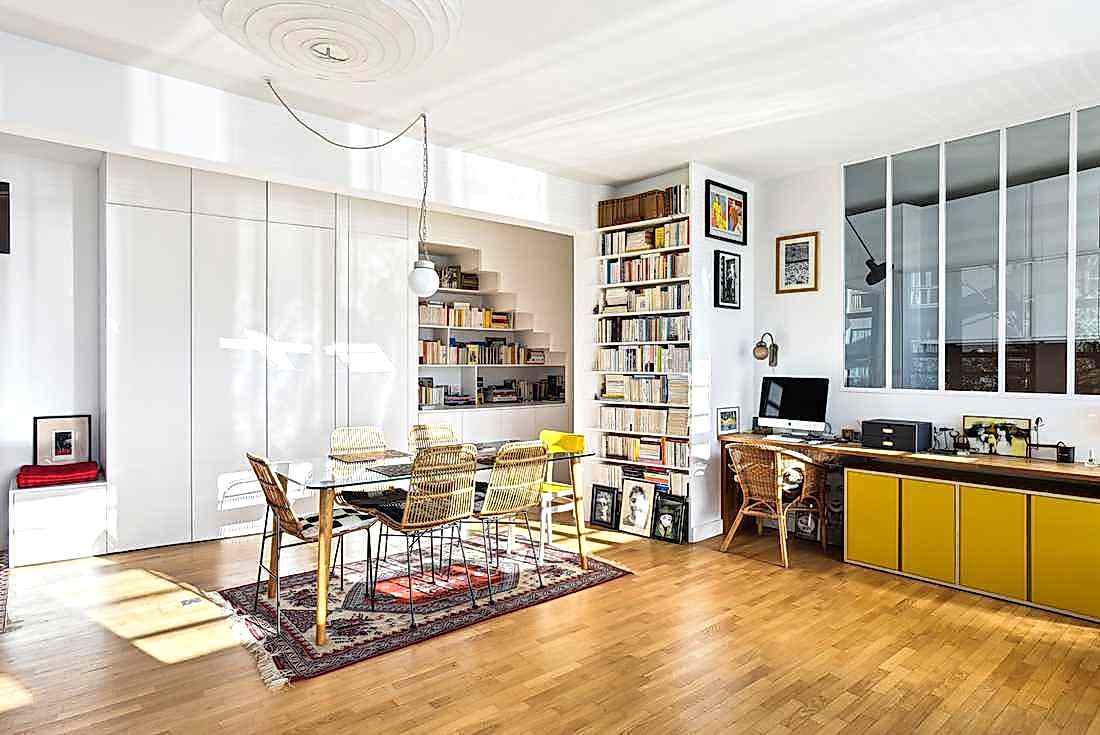 Création d'une chambre dans un duplex - le séjour avec verrière donnant sur la cuisine