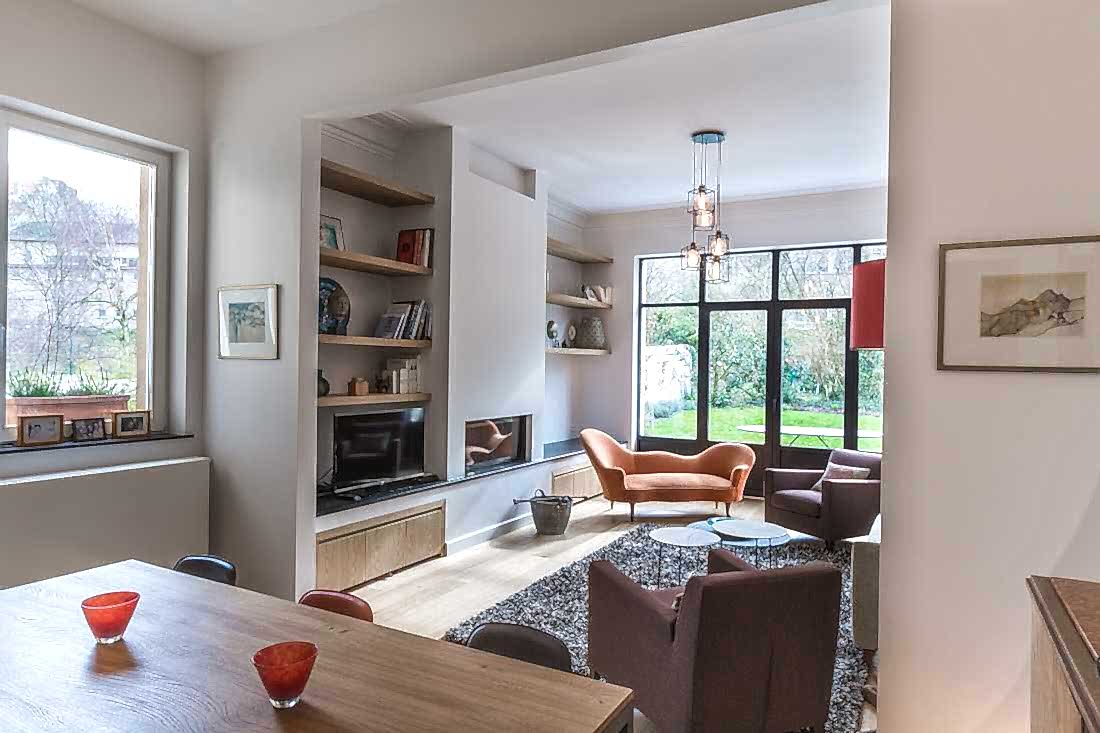 Aménagement du salon design d'une maison avec lieu de vie en RDC