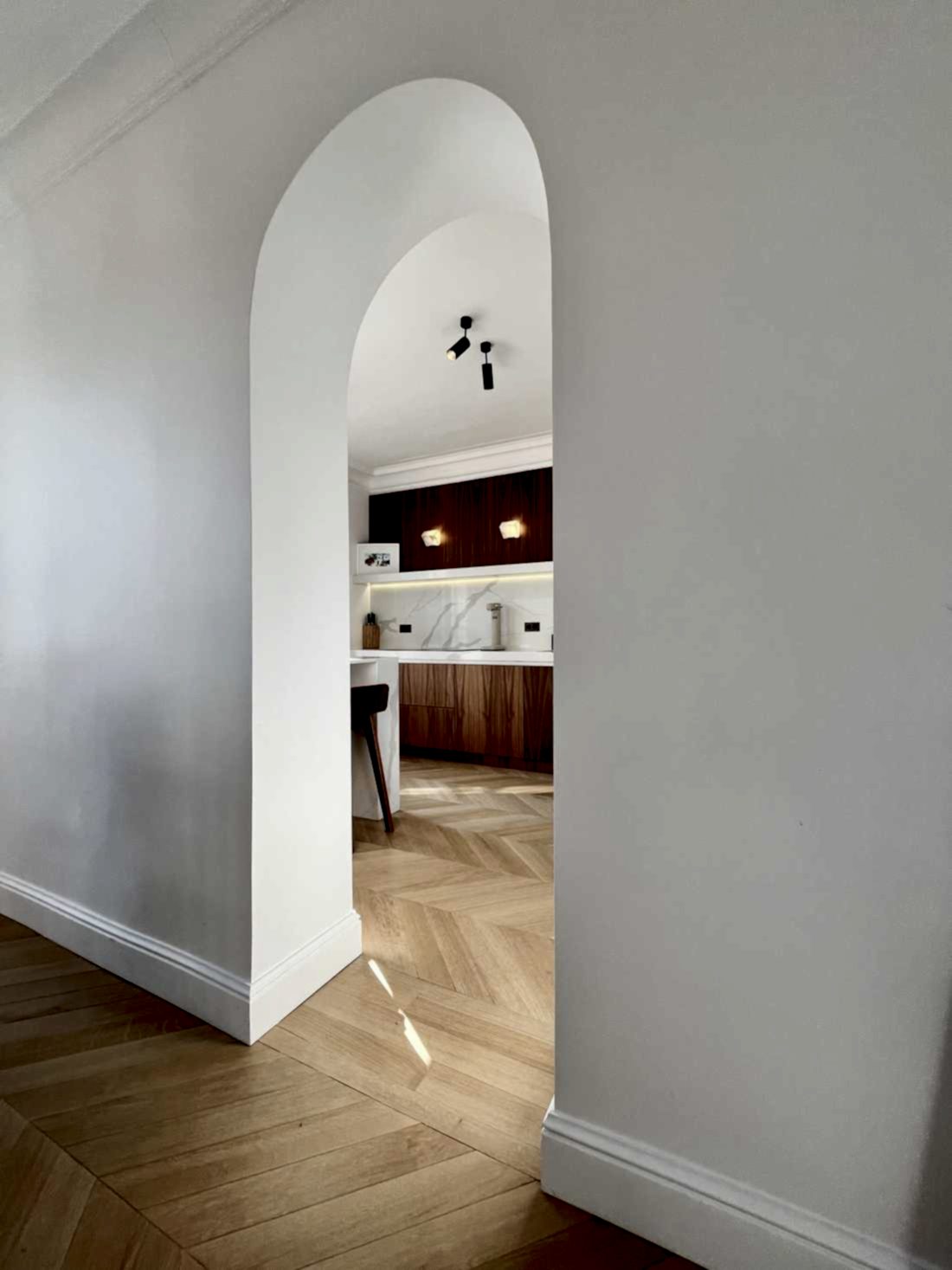 Réunion de deux appartements haussmanniens - porte en forme d'arche