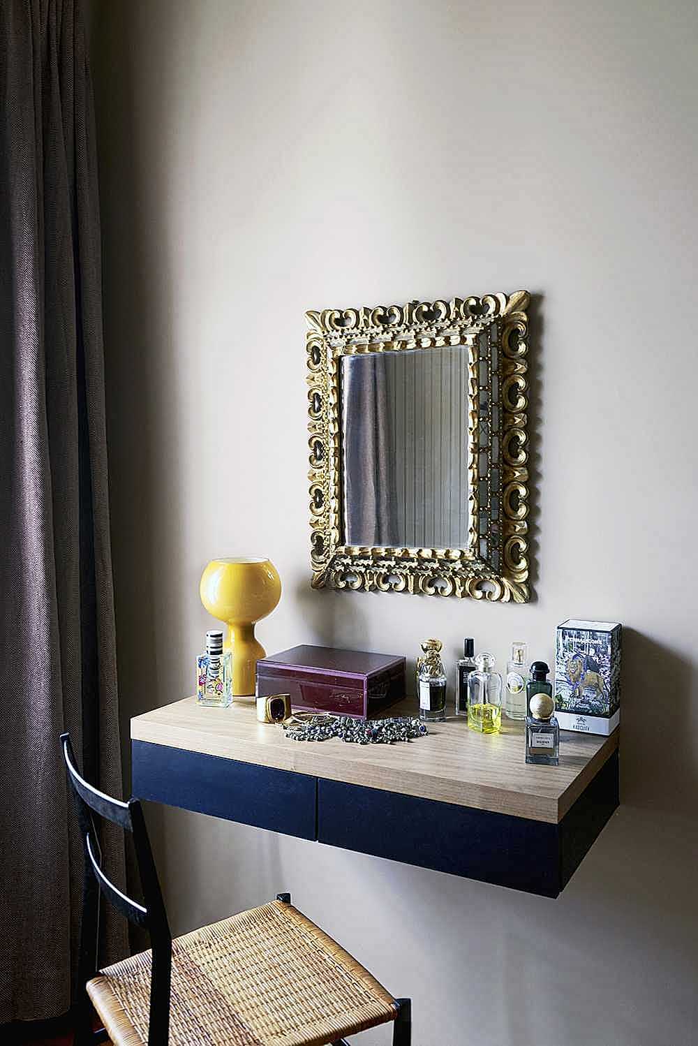 Décoration d'une coiffeuse dans un style rétro années 30