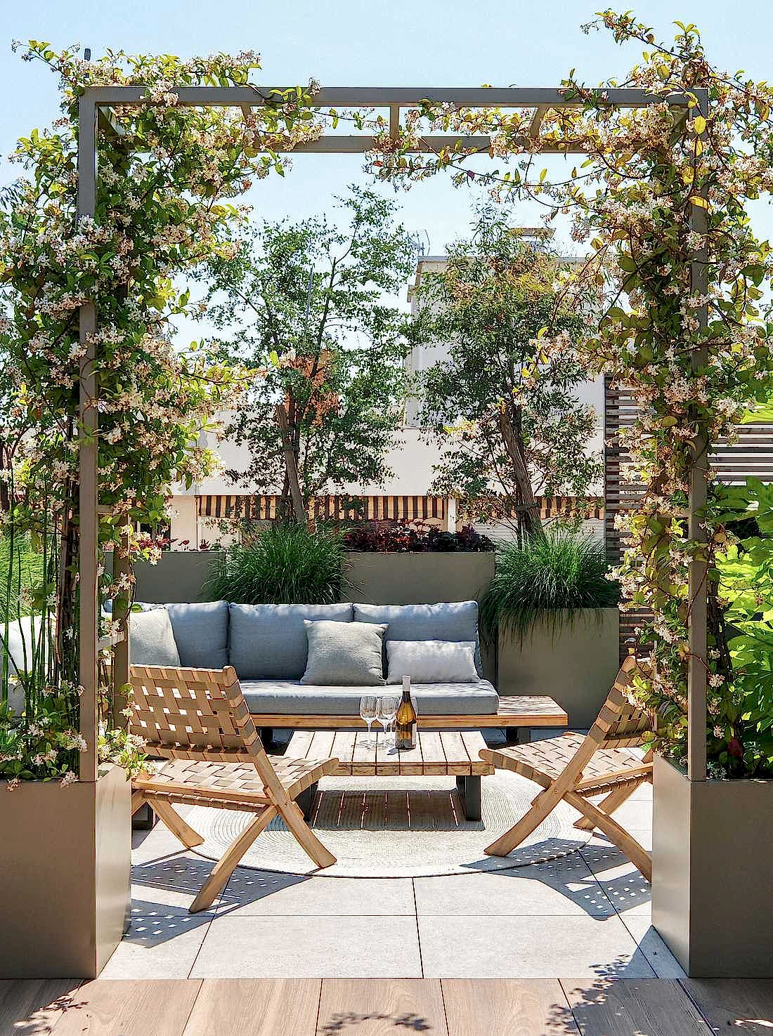Aménagement de la terrasse d'un appartement neuf à Paris