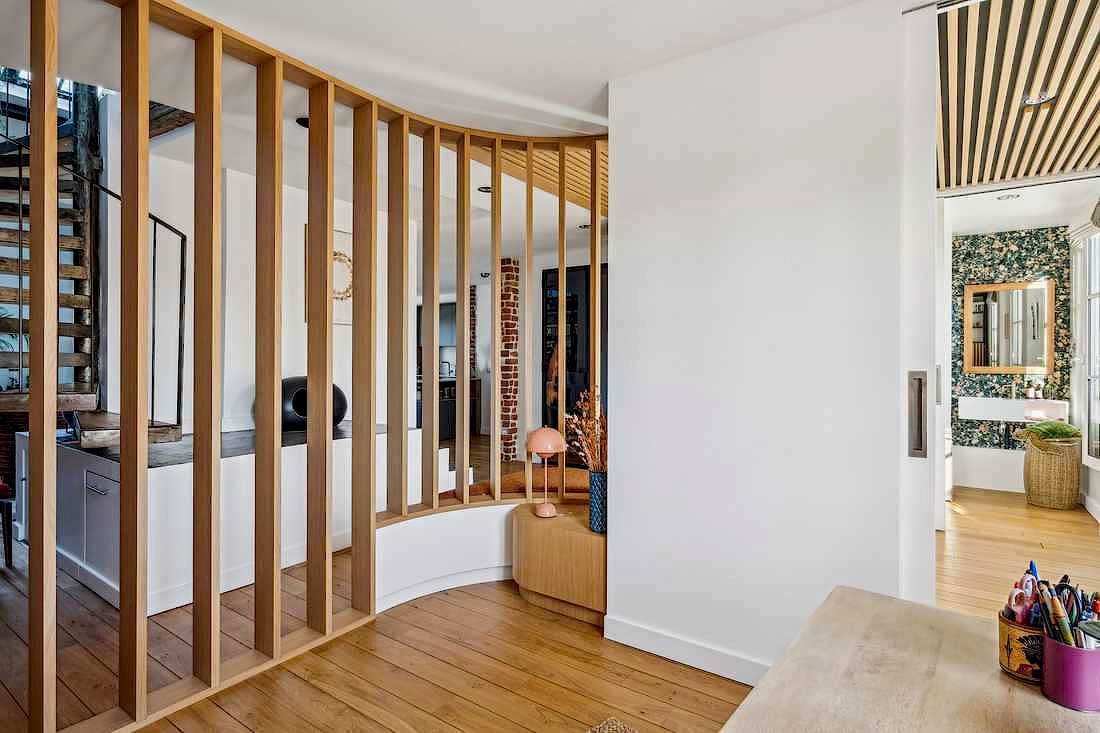 Menuiserie en claustra et lattis en bois