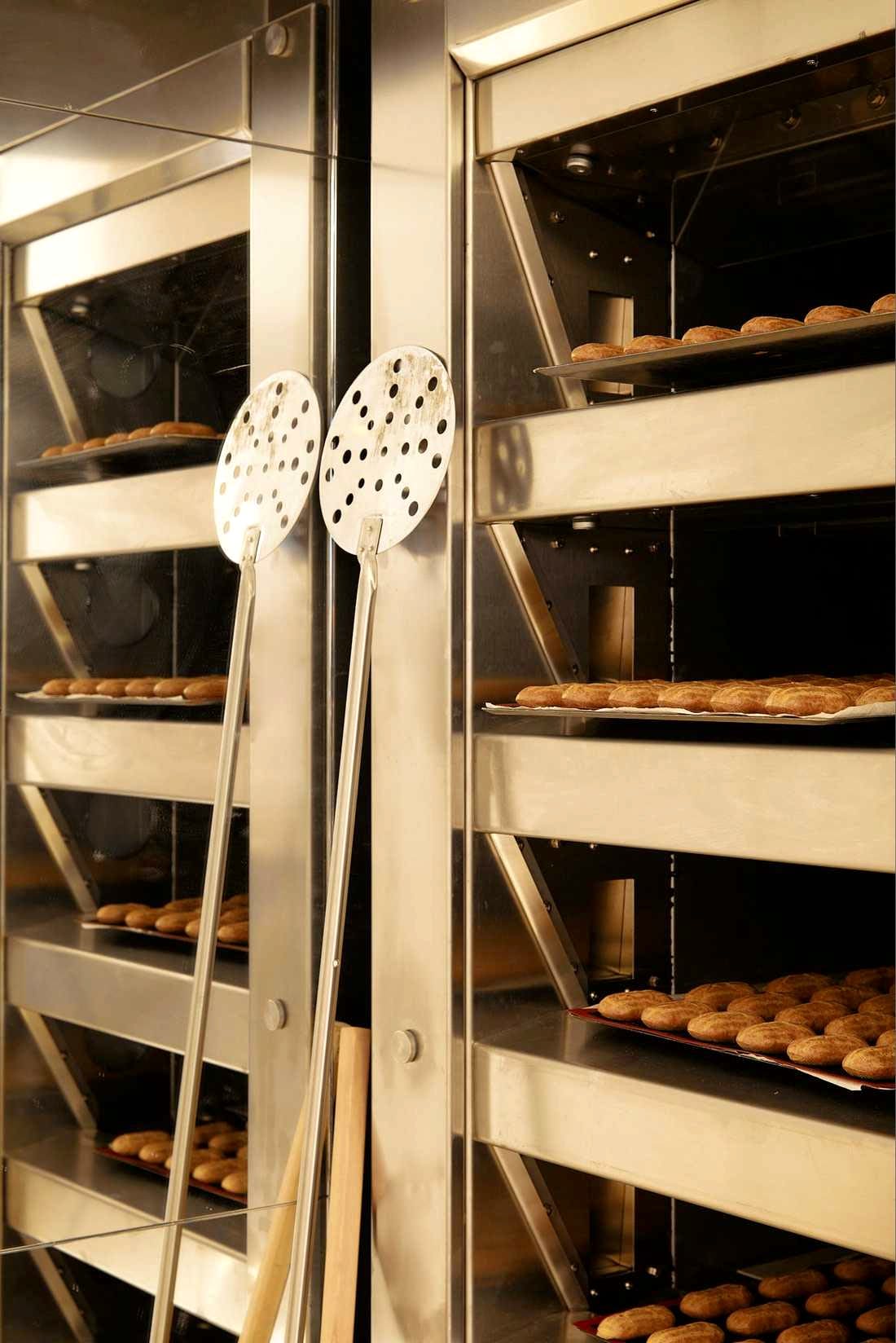Four en inox dans une pâtisserie