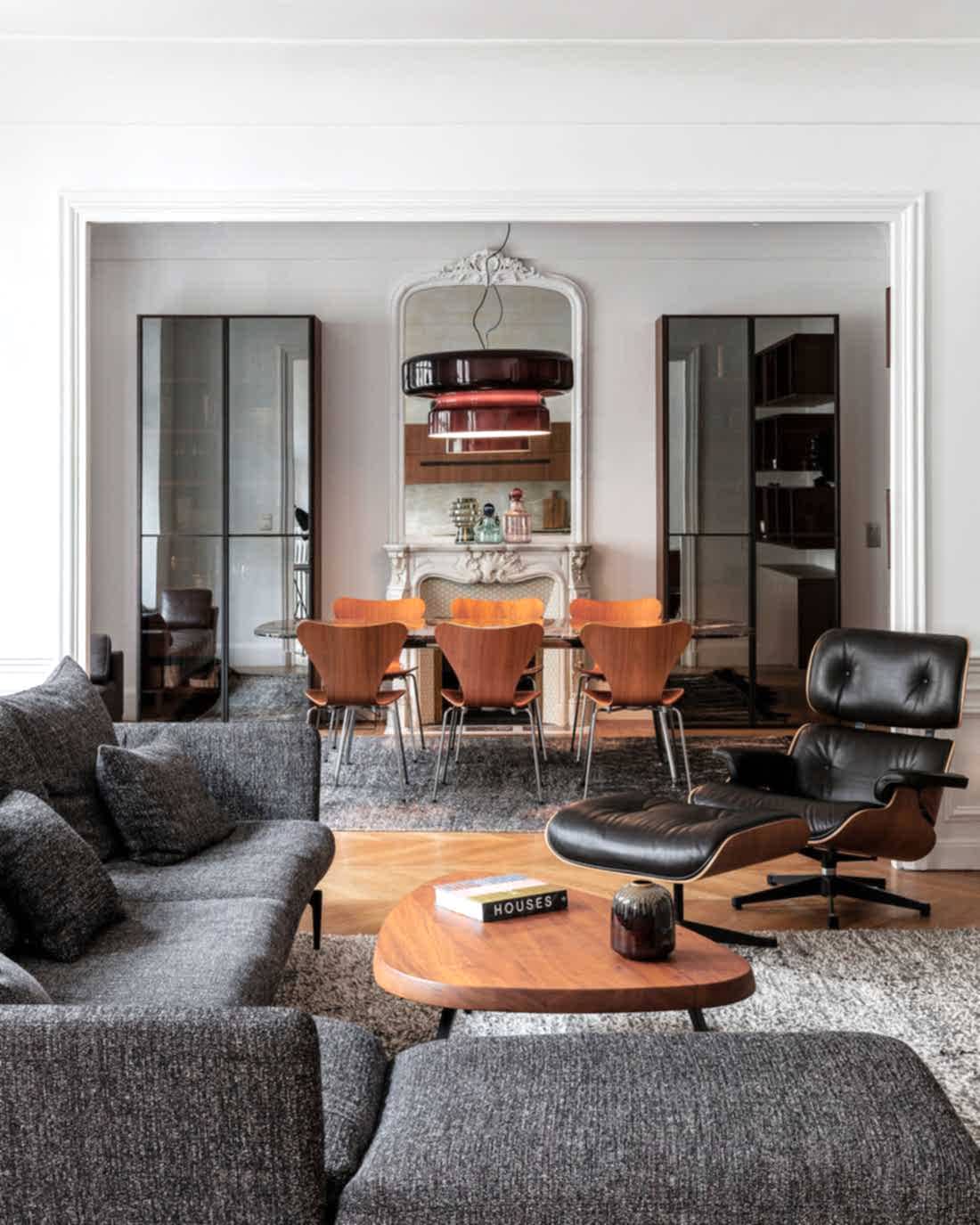Décoration intérieure d'un appartement à Paris avec mobilier et luminaire design