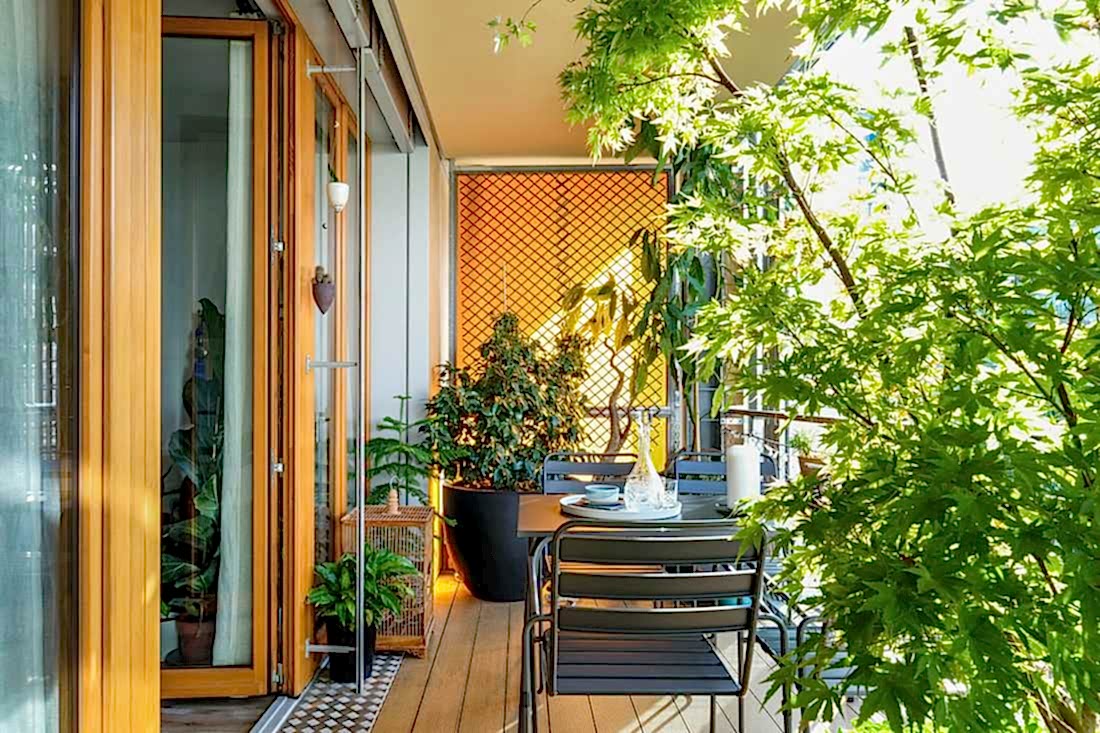 Optimisation et végétalisation d'une petite terrasse - le coin repas végétalisé