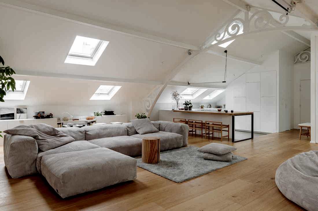 Aménagement d'un appartement parisien sous les toits de 140 m² -  le séjour plan large