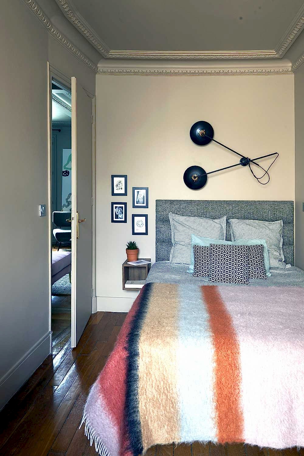 Décoration d'une chambre dans un style rétro années 30