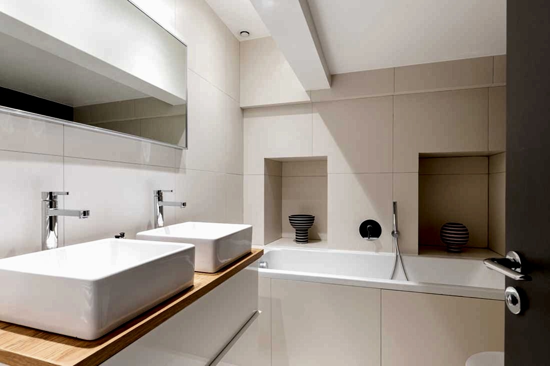 salle de bain avec double vasques