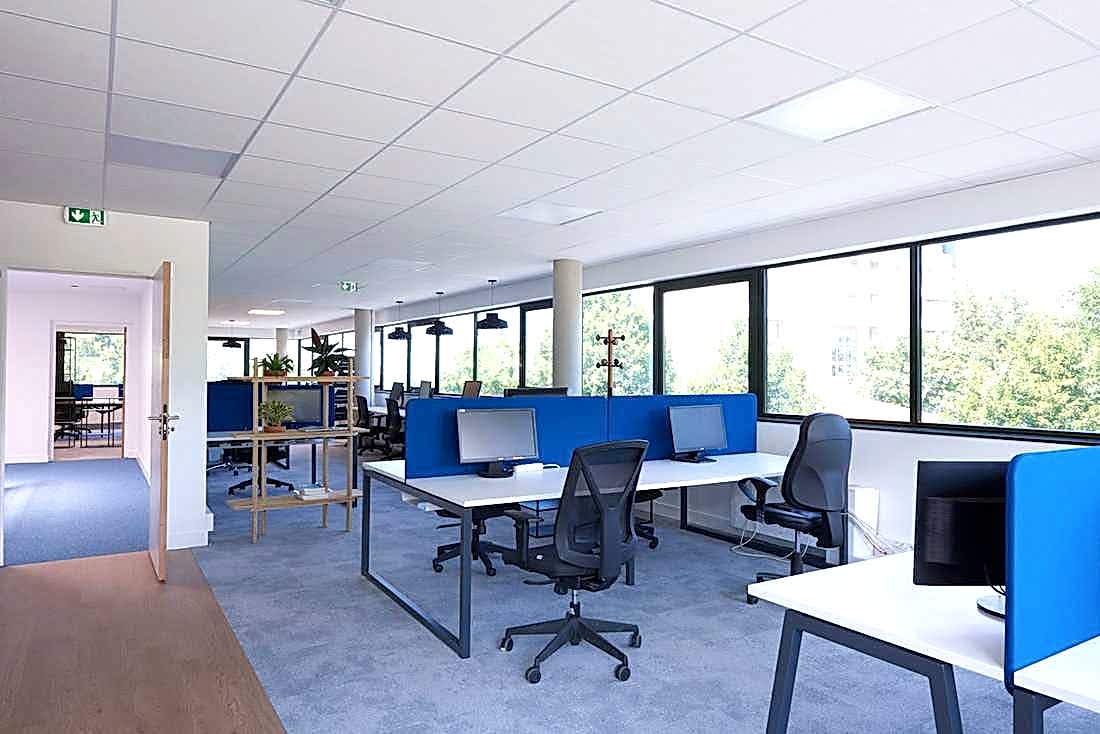 Aménagement intérieur des locaux d'une entreprise - bureau flexible