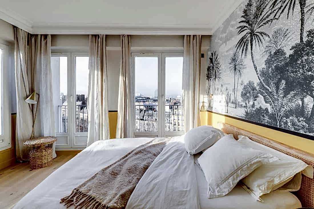 Chambre parentale avec papier peint panoramique