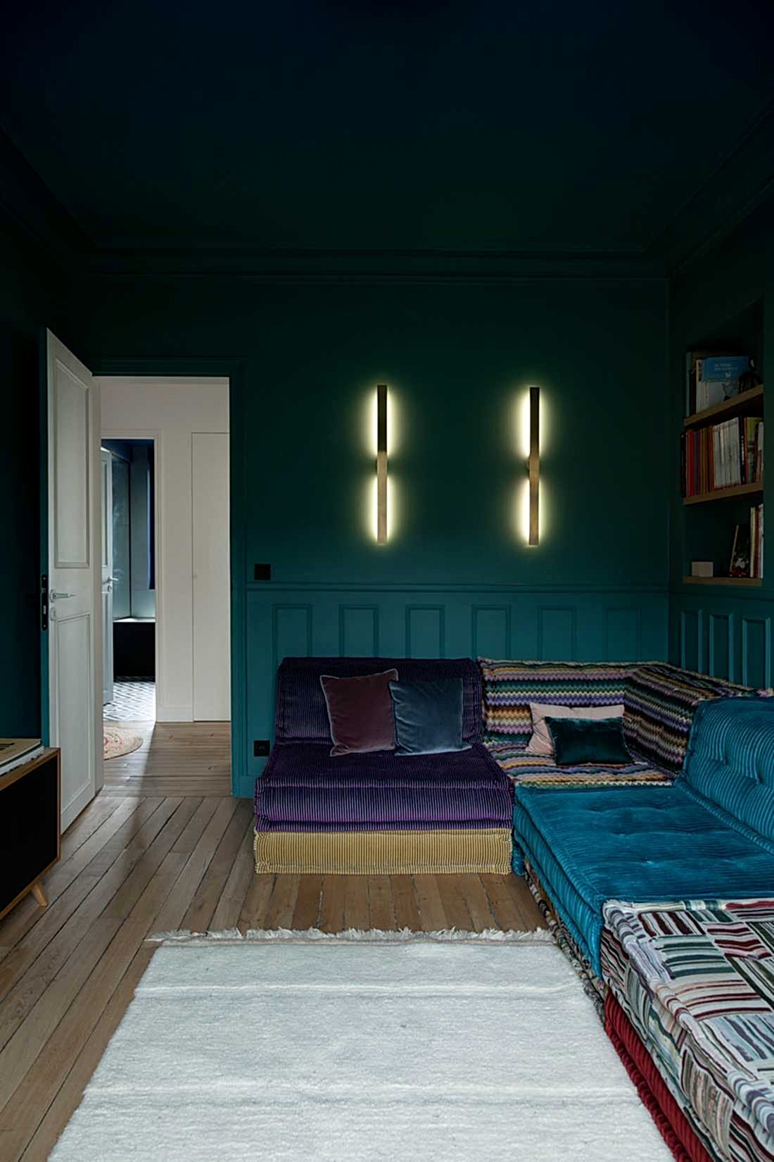 Salon intime de l'appartement haussmannien en duplex
