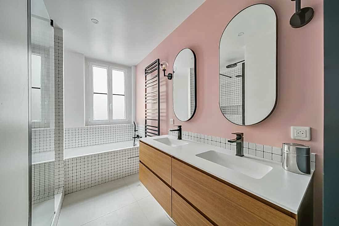 Redistribution d'un appartement de 100 m² -  la salle d'eau avec baignoire