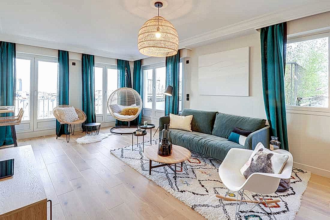 Salon d'un appartement ancien rénové par un architecte d'intérieur