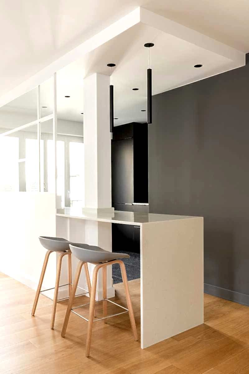 Rénovation intérieure d'un duplex de 78m² - table mange debout
