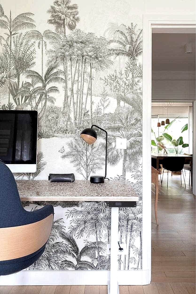 Papier peint de style tropical dans un bureau