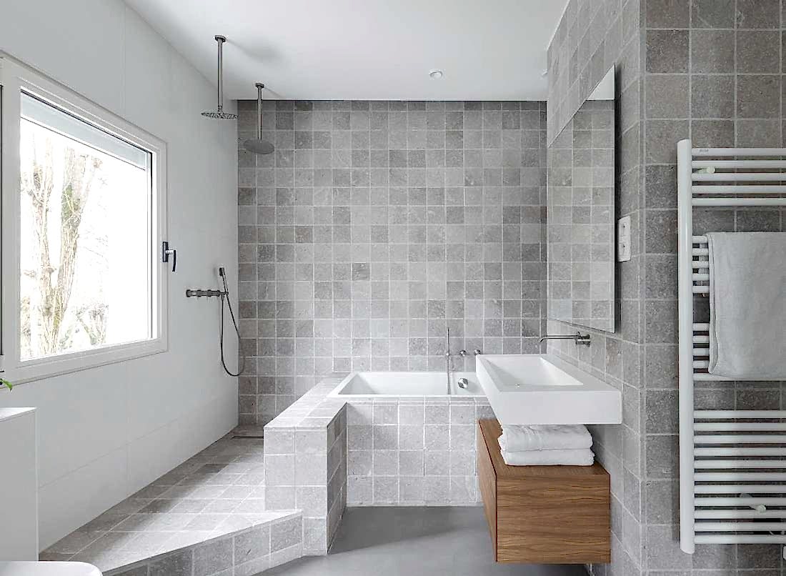 Salle de bain en béton gris