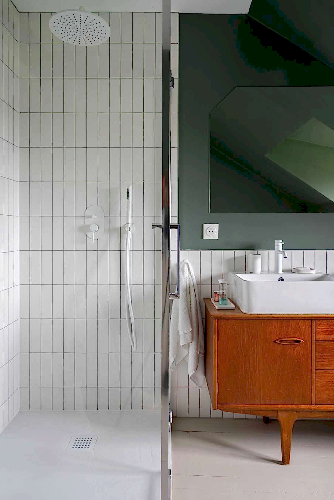 Salle de bain dans une maison de famille percheronne
