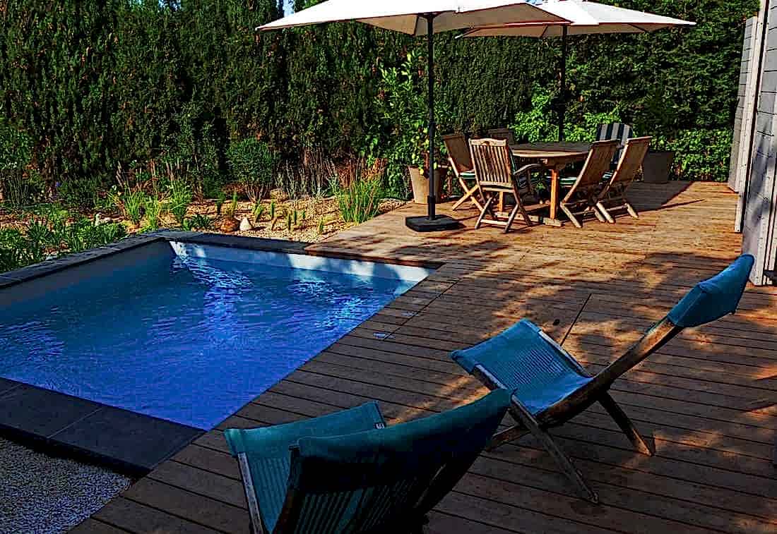 Micro-piscine dans un jardin écologique en Ile de France