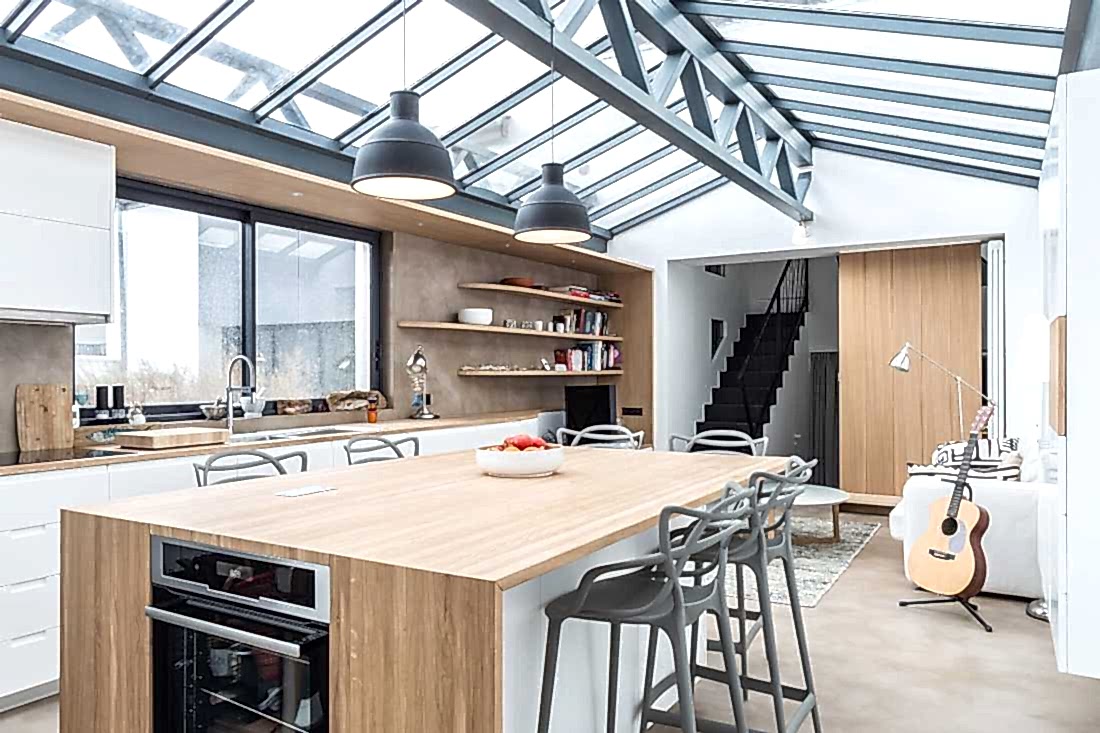 Cusine ouverte dans un loft industriel