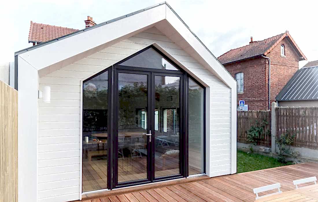 Façaade de l'extension contemporaine d'une maison en briques