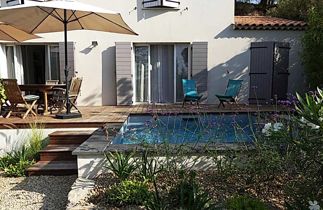 Jardin ecologique avec micro-piscine carrée