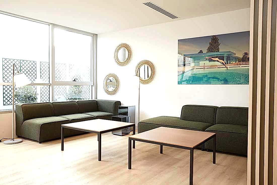 Salle d'attente de bureaux rénovés par un architecte d'intérieur en Ile de France