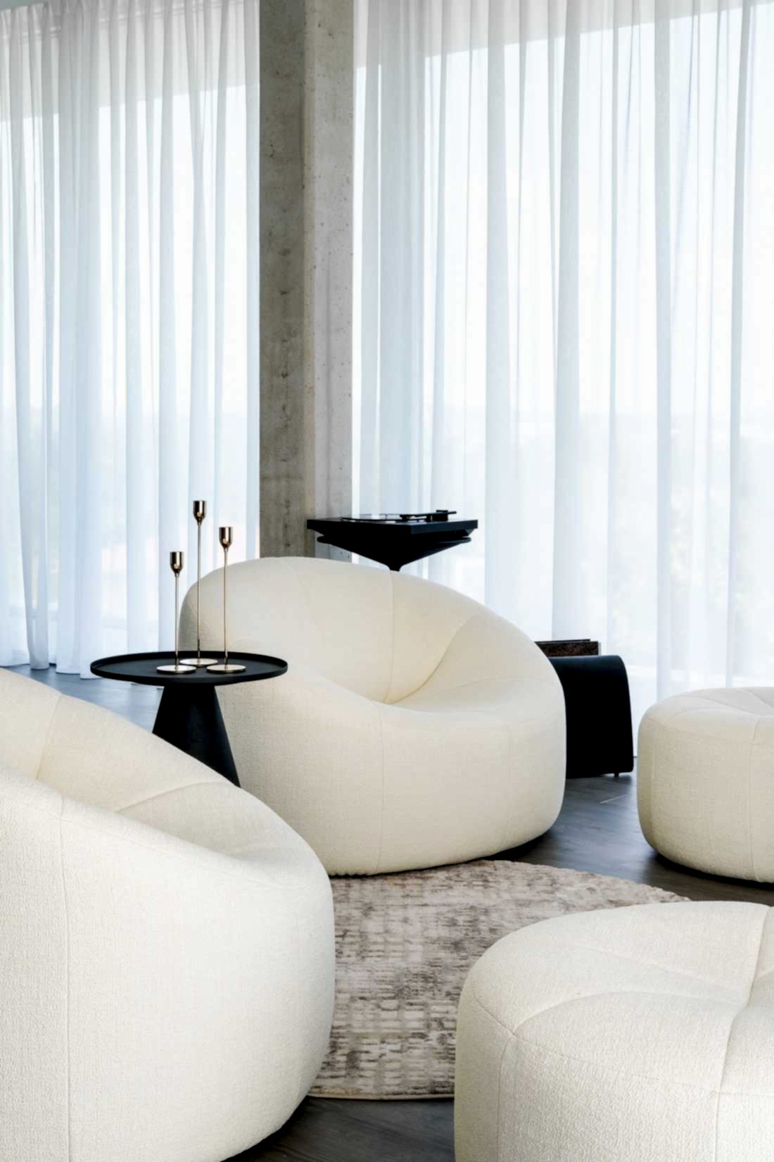 Espace salon de la maison contemporaine après travaux d'aménagement