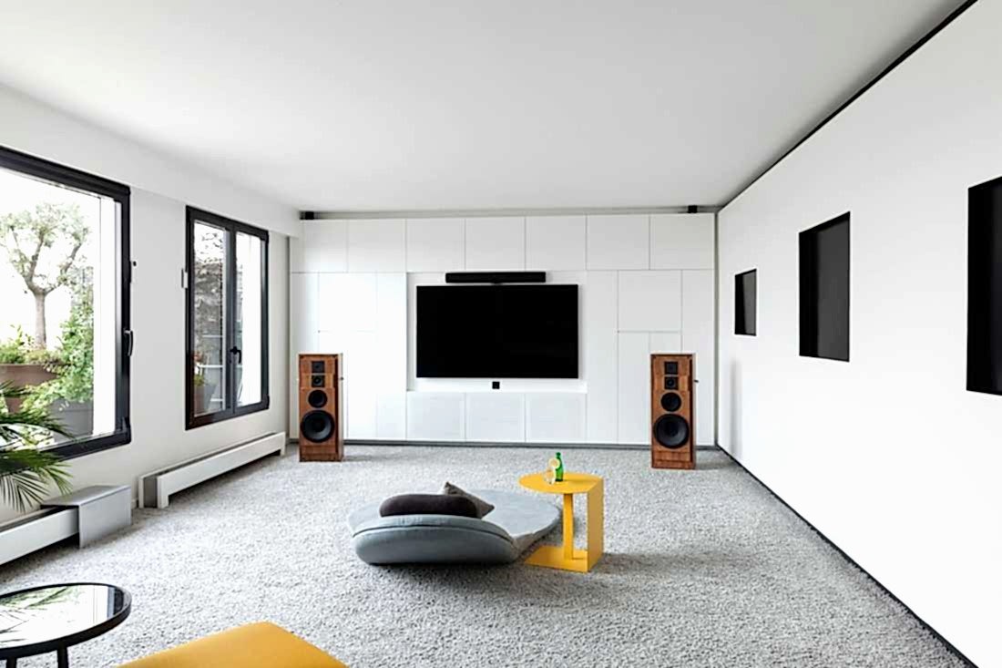Séjour avec home cinéma dans un appartement décloisonné