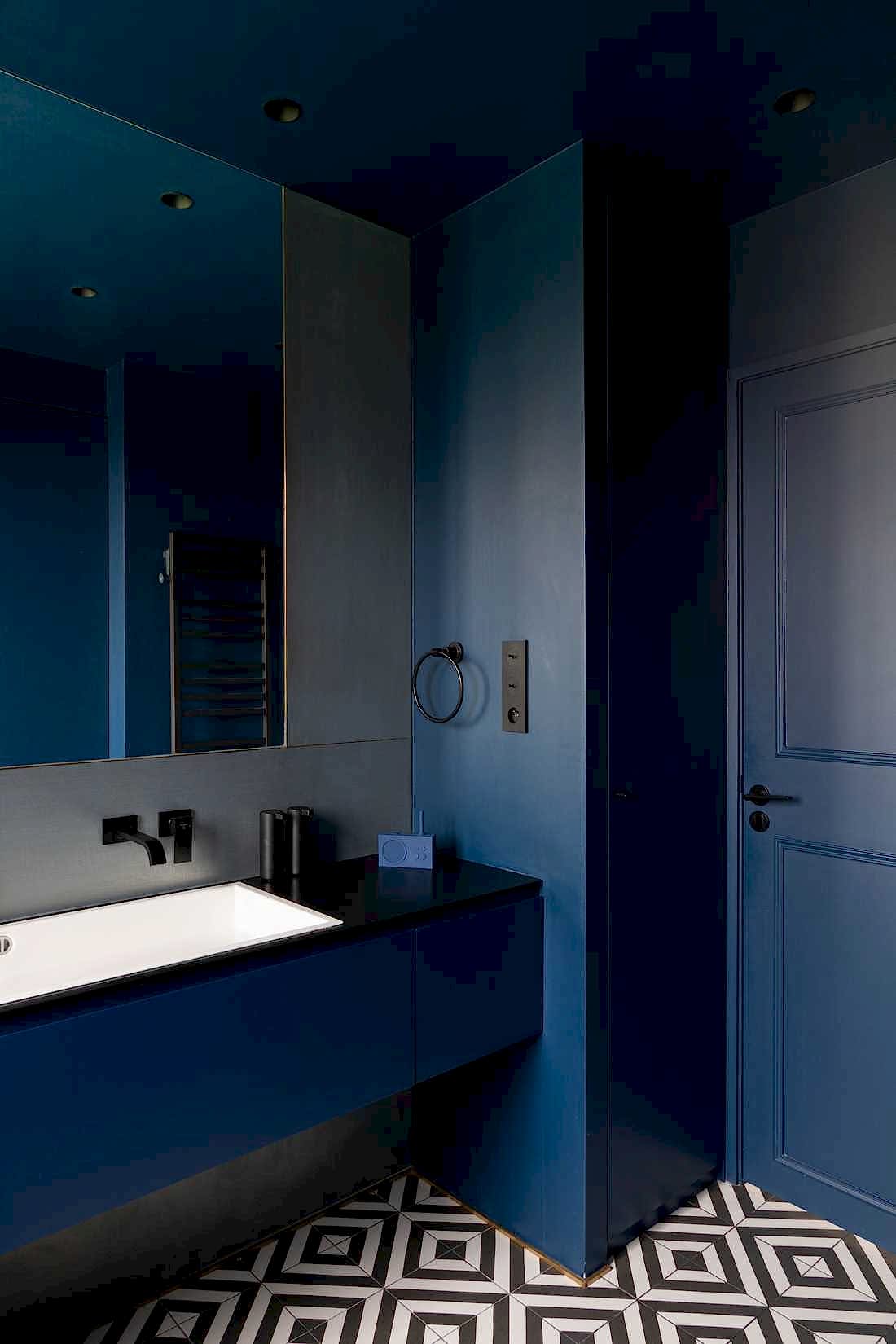 Salle d'eau bleue aménagé par un architecte d'intérieur