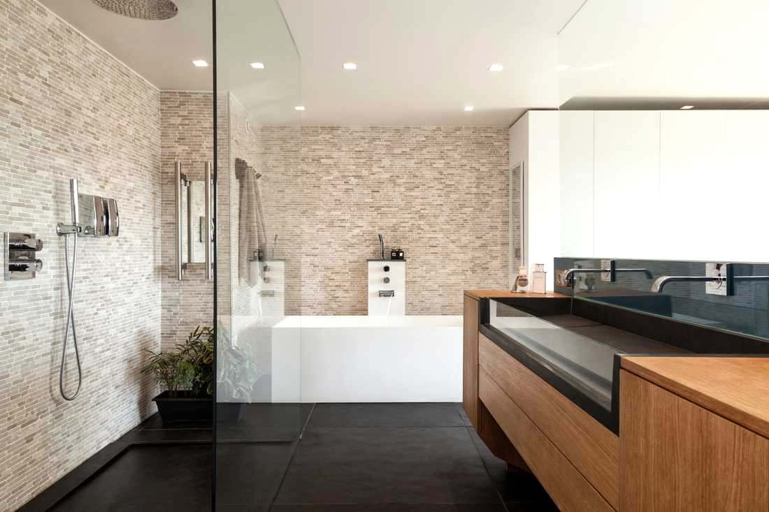 Salle de bain ouverte sur la chambre parentale