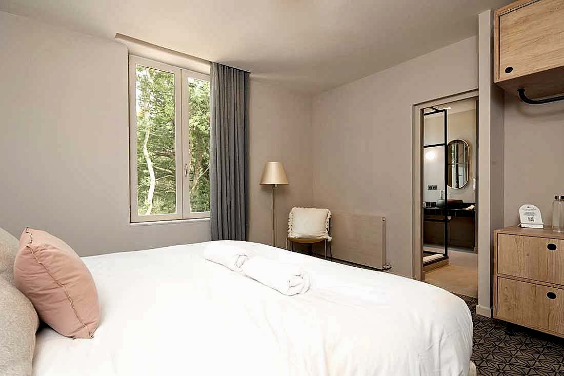Aménagement d'un hôtel 4 étoiles ecolodge - chambre avec salle d'eau