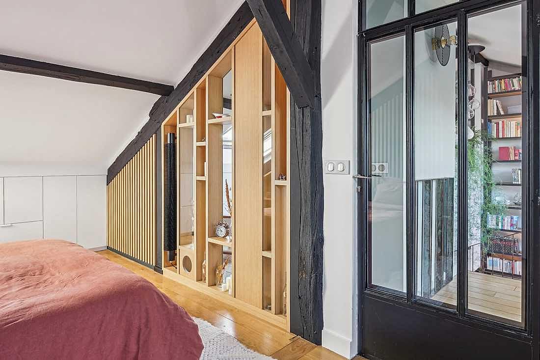 Dressing sur mesure dans un duplex rénové par un architecte d'intérieur à Paris