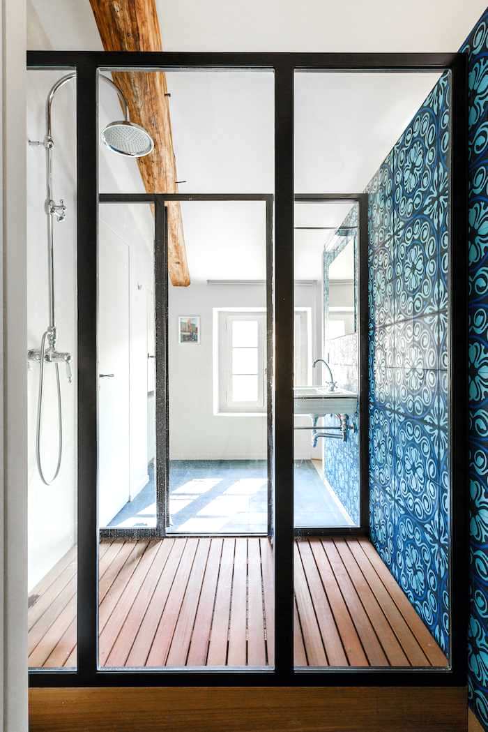 Rénovation intérieure d'une villa provençale - salle d'eau avec douche