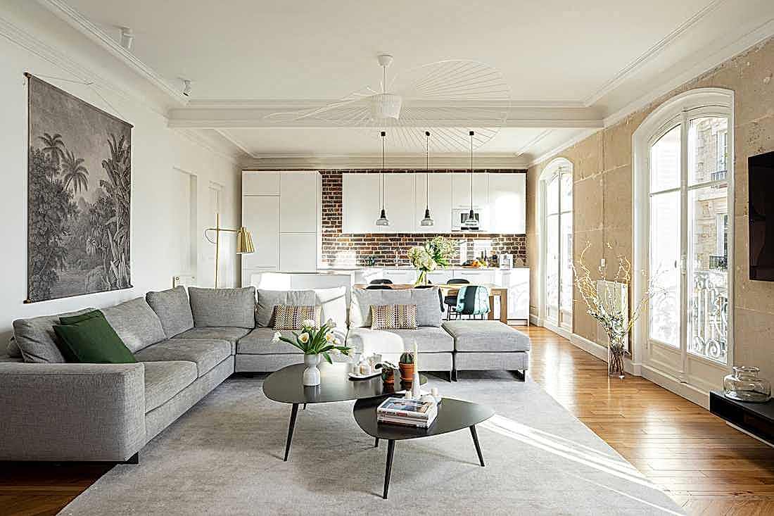 Transformation appartement haussmannien en openspace - le séjour ouvert avec lampe Pipistrello